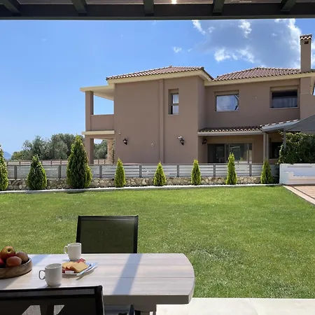 Taras Tatil Evi Karavádhos